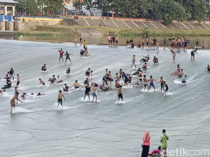 Suasana di Bendung Pleret Banjir Kanal Barat Semarang, Sabtu (13/7/2024).