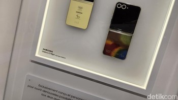 ⁠Tentu saja di toko ini dipamerkan Galaxy Z Flip 6 edisi Olimpiade Paris 2024 Foto: detikINET/Adi Fida Rachman