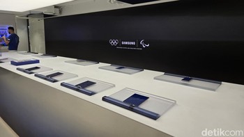 Pengunjung dapat menjajal Galaxy Z Fold 6 dan Flip 6 Foto: detikINET/Adi Fida Rachman