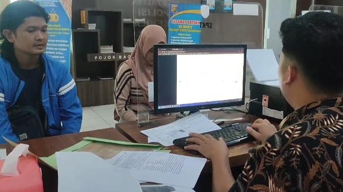 Willy Fikramsyah (26) melapor ke polisi usai ditipu saat beli tanah.