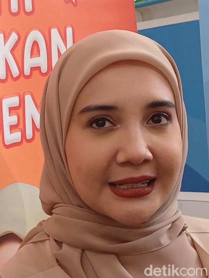 zaskia sungkar Zaskia Sungkar saat ditemui di kawasan Bekasi.