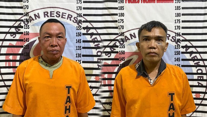 2 tersangka pembawa 100 gram sabu saat ditangkap polisi.