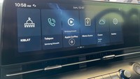 Dari sisi interior, model ini turut dilengkapi dengan cluster speedometer yang menyatu dengan layar AVNT (Audio, Video, Navigation, Telematics) yang dapat memberi segala informasi dan kebutuhan saat berkendara. Foto: Luthfi Anshori/detikOto