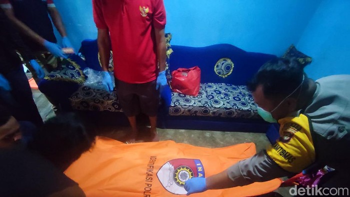 Seorang pria di Lubuklinggau, H (34) ditemukan tewas tergantung dalam kamar rumahnya. Diduga kuat korban bunuh diri.