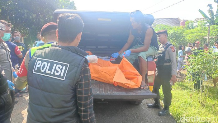 Seorang pria di Lubuklinggau, H (34) ditemukan tewas tergantung dalam kamar rumahnya. Diduga kuat korban bunuh diri.