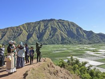 Cantiknya Wisata Bukit Selong Sembalun di Kaki Gunung Rinjani