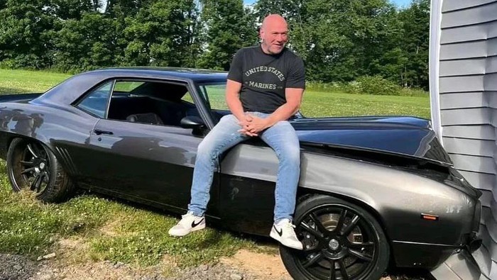 Dana White kecelakaan tabrak rumahnya sendiri