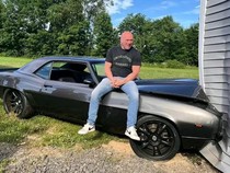 Bos UFC Dana White Tetap Senyum Usai Tabrak Rumahnya Sendiri