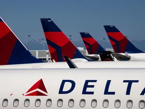Video: Mencekam! Pesawat Delta Air Kebakaran di Bandara Florida
