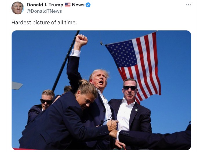 Foto Donald Trump Pasca Penembakan Diglorifikasi para pendukungnya di media sosial