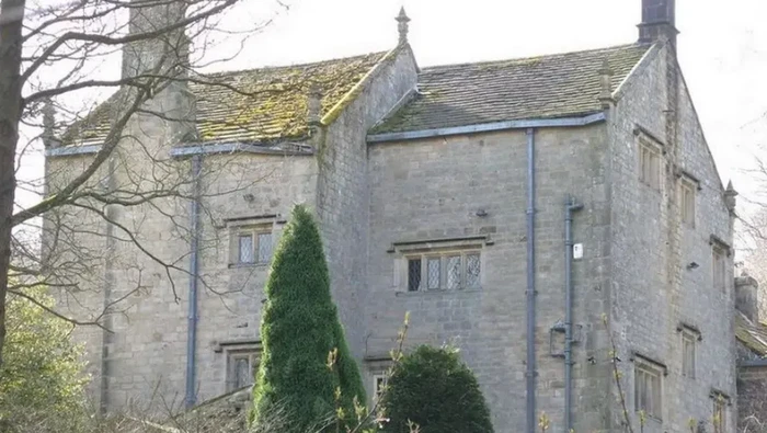 Gerbang rumah Gareth Southgate yang disebut berhantu