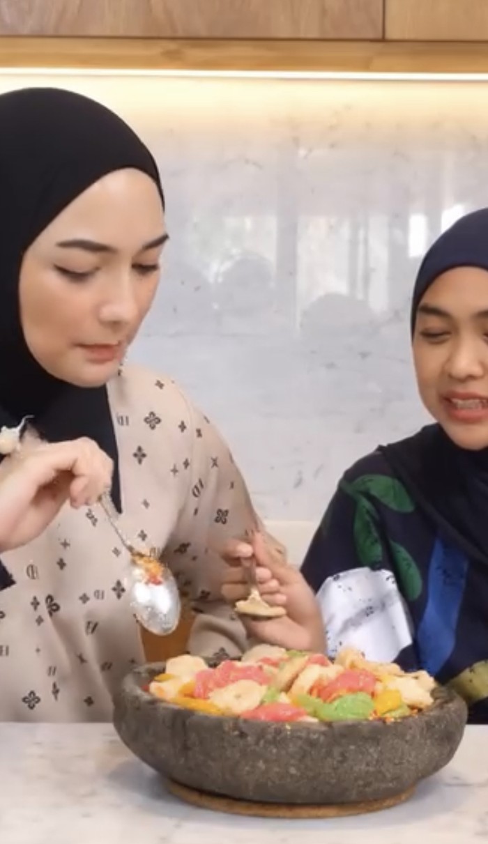 Harmonisnya Citra Kirana Saat Makan Bareng Keluarga