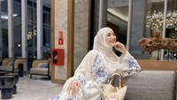 Baru-baru ini aktris Citra Kirana dan sang suami, Rezky Aditya barus aja melaksanakan ibadah haji. Meski begitu Citra enggan dipanggil Ibu Haji karena alasan tertentu.  Foto: Instagram @citraciki
