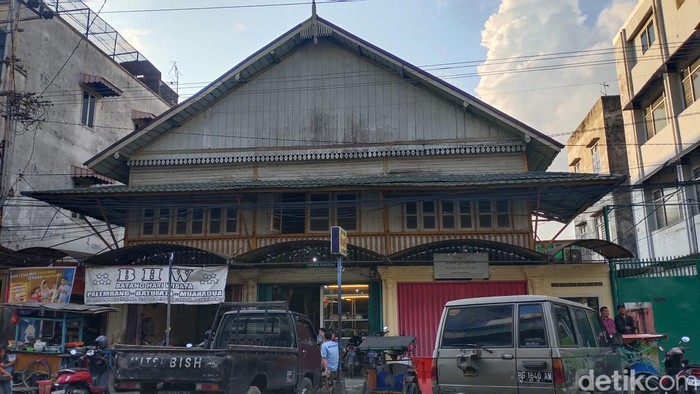 Hotel Palembang yang sudah menjadi tempat tinggal.