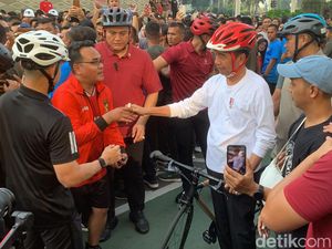 Momen Jokowi Gowes di Bundaran HI, Langsung Dikerumuni Warga