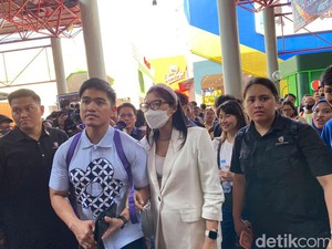 Kaesang Nyentrik Datangi Puncak PRJ, Pakai Kemeja Motif Bunga-Ransel Ungu