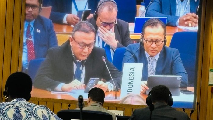 Capt. Hendri Ginting, Direktur Perkapalan dan Kepelautan, menyampaikan apresiasi kepada Sekretaris Jenderal IMO atas pembaruan review Global Integrated Shipping Information System (GISIS) dan proyek pengelolaan data
