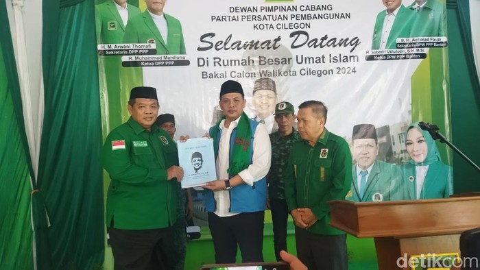 Ketua DPRD Cilegon Isro Miraj bersama PPP Cilegon. (M Iqbal/detikcom)
