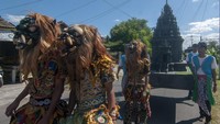 Kirab budaya yang diikuti ratusan warga setempat itu bertujuan untuk melestarikan budaya serta mengangkat potensi ragam seni budaya di sekitar Candi Sojiwan.