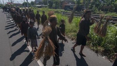 Keseruan Kirab Budaya Festival Candi Sojiwan 2024