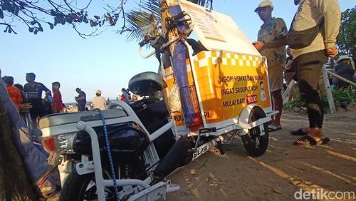 Kopi gerobak listrik Sruuput Kopi di Pantai Sindhu, Denpasar.