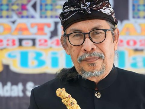 Pengrakse Majelis Adat Sasak MAS Dr. H. L. Sajim Sastrawan, MH