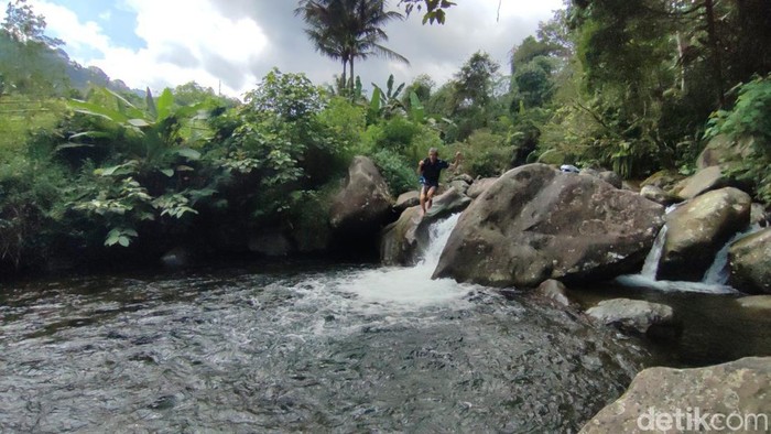 Lobang Timah Sungai Cibaruyan Ciamis