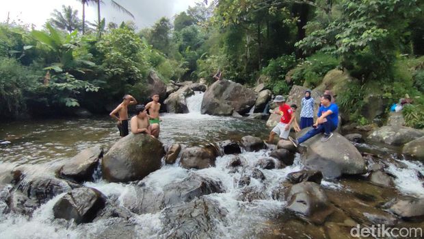 Lobang Timah Sungai Cibaruyan Ciamis