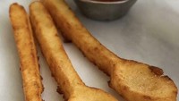 Mengaku terkejut dengan hidangan yang disajikan di restoran, netizen ini kebingungan usai mengetahui ini memang menu yang dipesan. Sendok yang renyah ini terbuat dari kentang goreng. Foto: Bored Panda
