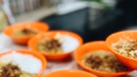 Warkop Agam Happy di Tangerang ini sedang viral. Lokasinya ada di Jalan Veteran No. 1A dan buka selama 24 jam. Kamu bisa menikmati Indomie dengan racikan bumbu bangladesh asli dari Medan di sini. Foto: Google Review