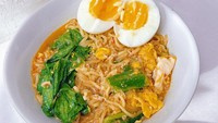Mie Bakar Crunchy di kawasan Bencongan Indah, Tangerang ini juga memiliki menu mie bangladesh. Kamu bisa menikmatinya dengan harga Rp 13.000 saja per porsi. Selain itu, ada mie chili oil juga lho! Foto: Google Review