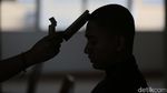 Momen Anggota Paskibraka Pusat Potong Rambut