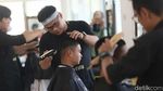 Momen Anggota Paskibraka Pusat Potong Rambut