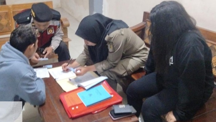 Pasangan mesum di Tuban terciduk di kamar kos