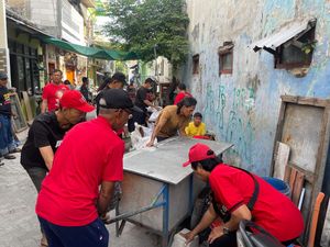 Guyub Kompak, PDIP Ajak Warga Surabaya Kerja Bakti Resik-resik Kampung