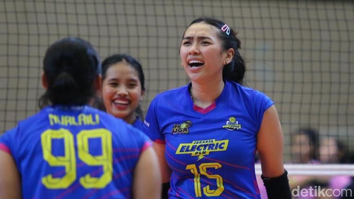 Yalangoch qizil sochli fotosuratlar Yaxshi tarbiyalangan ona bilan jinsiy aloqa