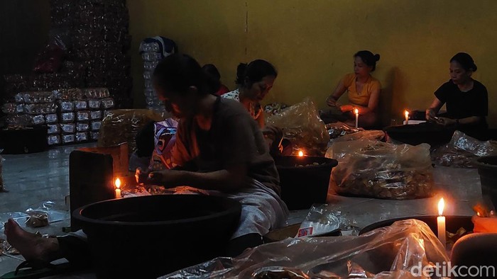 Produksi keripik Riki Cimahi.