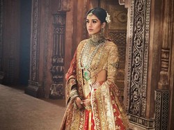 Gaya Mewah Menantu Orang Terkaya Asia dengan Baju Emas Asli di Pernikahannya