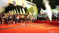 Ramainya peserta yang ikut membuat Jalan Jenderal Sudirman dipadati pelari. Terlihat pelari dari berbagai usia turun mengaspal di race yang telah disiapkan baik race 5K, 10K dan 21K. (Dok. Raja Adil/detikSumut)