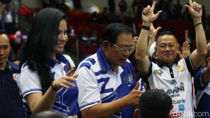 Susilo Bambang Yudhoyono (SBY) menyaksikan pertandingan LaVani Allo Bank di Proliga Semarang, Sabtu (13/7/2024) malam.