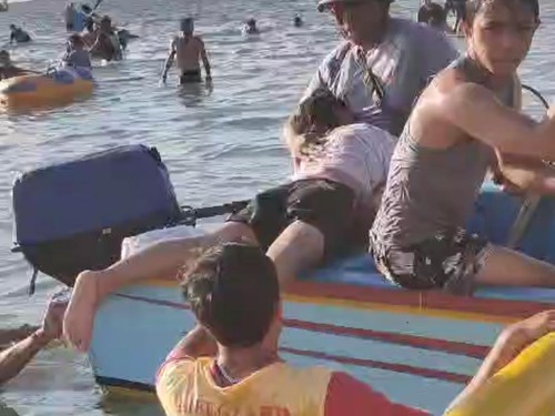 Tangkapan layar video proses penyelamatan korban tenggelam di Pantai Mertasari, Denpasar, Bali, Minggu (14/7/2024). (Foto: Istimewa/BPBD Kota Denpasar)