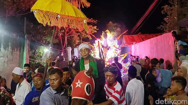 Tradisi Buk-Buk Bumeh Momen Warga Probolinggo Syukuran Saat Bulan Suro