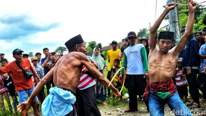 Tradisi Ojung di Bondowoso