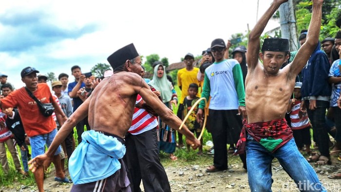 Tradisi Ojung di Bondowoso.