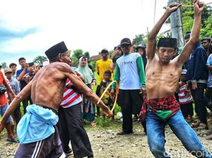 Melihat Tradisi Ojung di Bondowoso yang Dipercaya Bisa Datangkan Hujan
