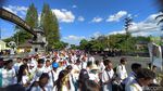 Potret Kirab Asalha Mahapuja dari Candi Mendut ke Borobudur