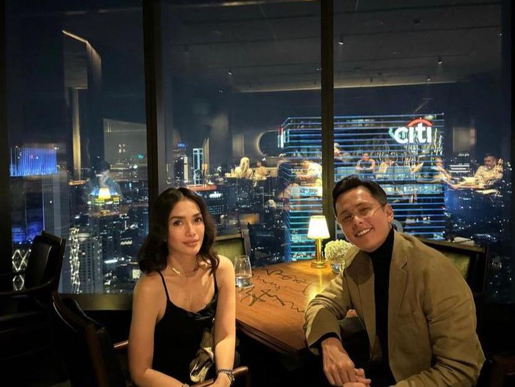 Romantis! Momen Dinner Ussy Sulistiawaty dan Andhika Pratama