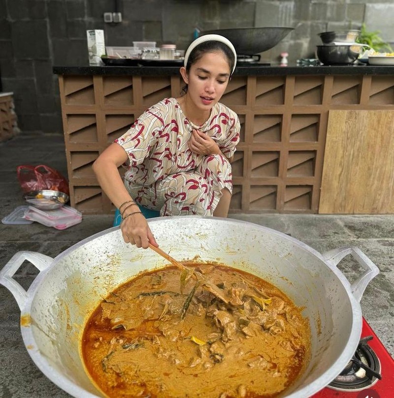 Ussy Sulistiawaty