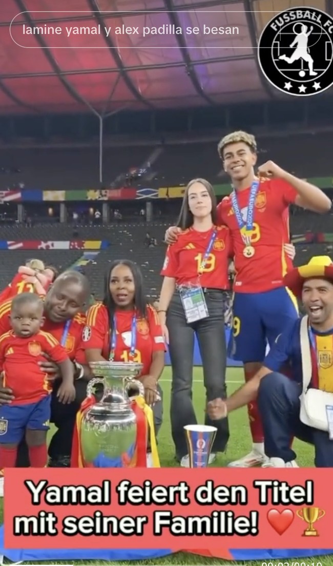 Kepopuleran Lamine Yamal turut berimbas pada Alex Padilla, TikTokers yang terlihat mesra dengan sang pesepakbola usai Spanyol menang Piala Euro 2024. Lamine terlihat menggandeng Alex Padila saat merayakan kemenangannya dan Spanyol. Foto: Dok. TikTok