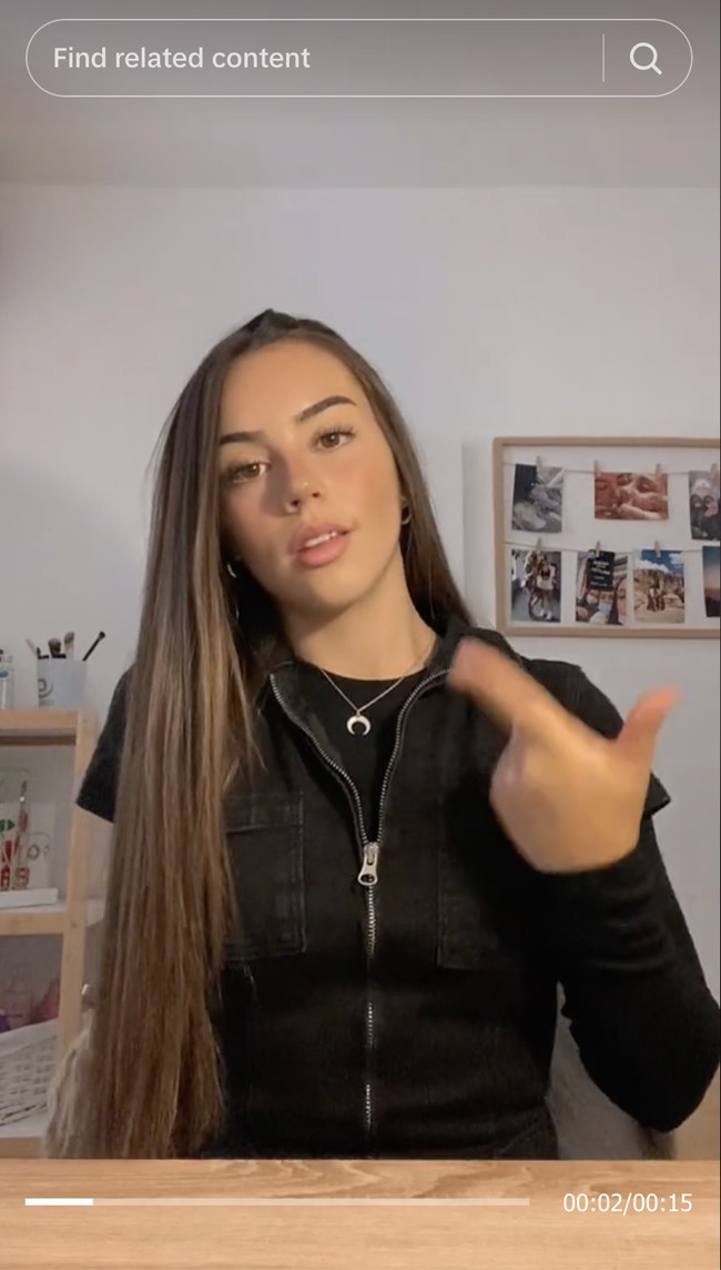 Alex Padilla dan Lamine Yamal hingga kini belum mengungkapkan ke media mengenai hubungan asmara mereka. Malah Alex memilih menonaktifkan akun Instagramnya setelah dirinya disorot sebagai pacar pesepakbola yang menyumbangkan satu gol saat Spanyol mengalahkan Prancis 2-1 di semifinal Euro 2024. Foto: Dok. TikTok